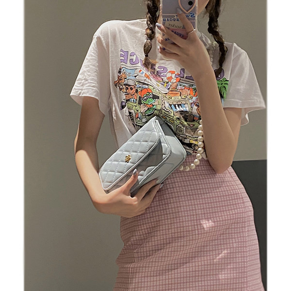 Moderna sieviešu soma ar pērļu virteni - eko āda