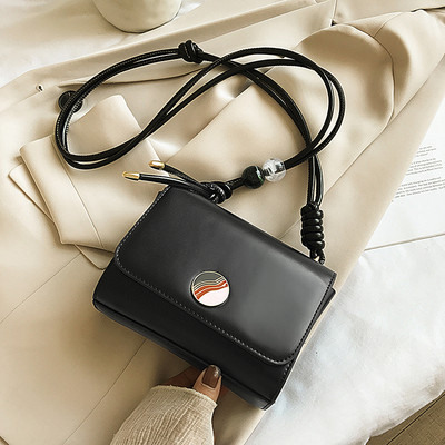 Γυναικεία τσάντα με μεταλλικό κούμπωμα και μακριά λαβή από οικολογικό δέρμα - διάφορα χρώματα