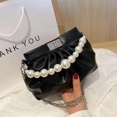 Maza ādas soma ar metāla ķēdīti un pērlēm