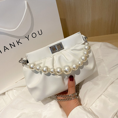 Maza ādas soma ar metāla ķēdīti un pērlēm