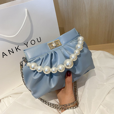 Maza ādas soma ar metāla ķēdīti un pērlēm