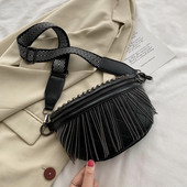 Moderna sieviešu soma ar pušķiem un cilpiņām