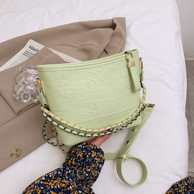 Σύγχρονη τσάντα από ανάγλυφο οικολογικό δέρμα με δύο λαβές