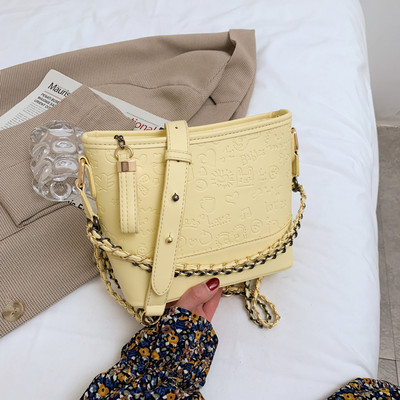 Σύγχρονη τσάντα από ανάγλυφο οικολογικό δέρμα με δύο λαβές