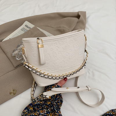 Σύγχρονη τσάντα από ανάγλυφο οικολογικό δέρμα με δύο λαβές