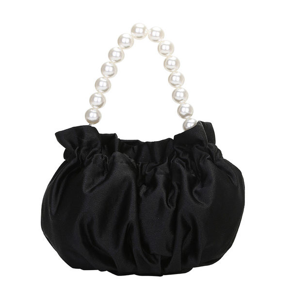 Κομψή γυναικεία δερμάτινη τσάντα με πέρλες και μεταλλική αλυσίδα