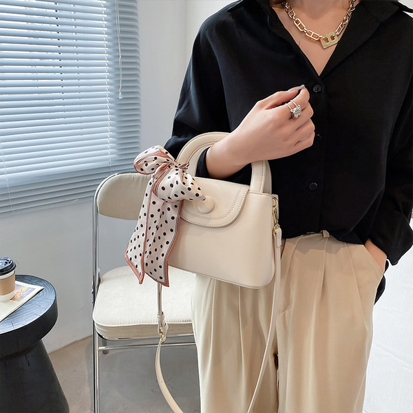 Μικρή έκο δερμάτινη τσάντα με υφασμάτινη κορδέλα και δύο λαβές