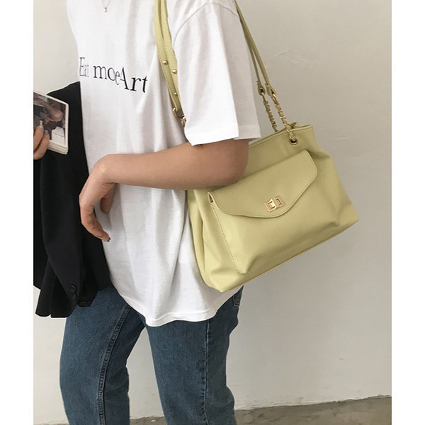 Casual γυναικεία τσάντα ώμου με μπροστινή τσέπη από έκο δέρμα