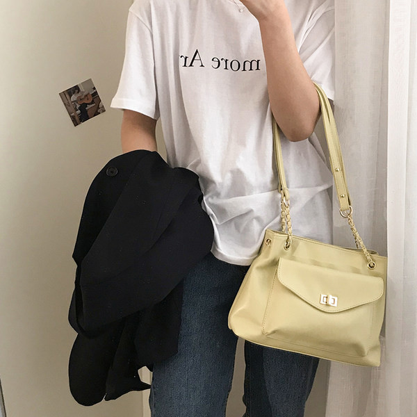 Casual γυναικεία τσάντα ώμου με μπροστινή τσέπη από έκο δέρμα