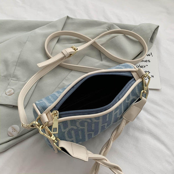 Σύγχρονη γυναικεία τσάντα με ρυθμιζόμενη λαβή 