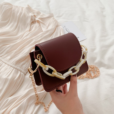 Γυναικεία έκο δερμάτινη τσάντα σε τέσσερα χρώματα και μεταλλική αλυσίδα