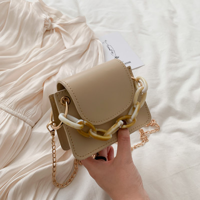 Γυναικεία έκο δερμάτινη τσάντα σε τέσσερα χρώματα και μεταλλική αλυσίδα