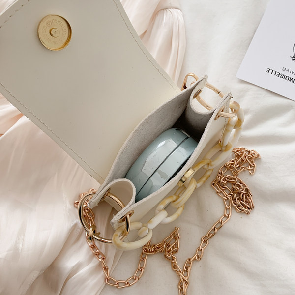 Γυναικεία έκο δερμάτινη τσάντα σε τέσσερα χρώματα και μεταλλική αλυσίδα