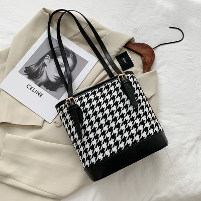 Sieviešu rūtainā soma ar garu un īsu rokturi