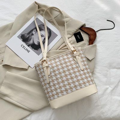 Sieviešu rūtainā soma ar garu un īsu rokturi