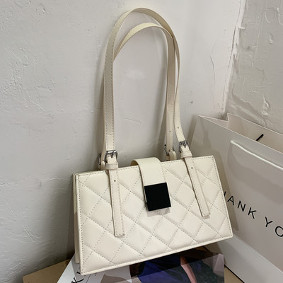 Sieviešu ādas soma ar reljefu ādu un diviem rokturiem