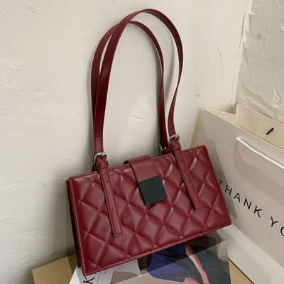 Sieviešu ādas soma ar reljefu ādu un diviem rokturiem