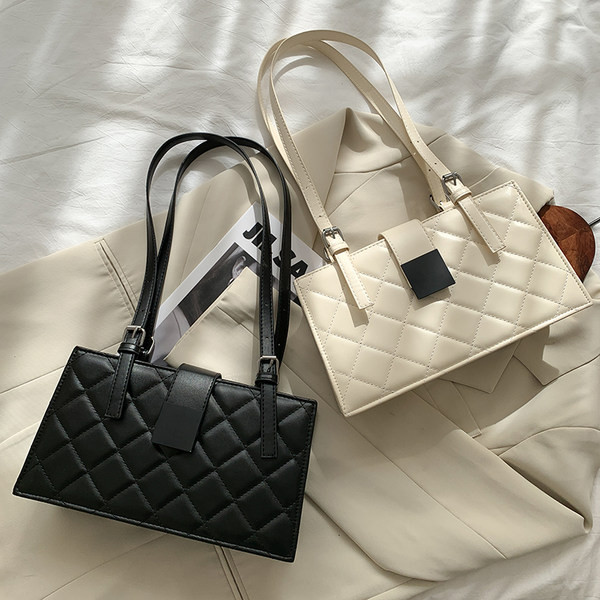 Sieviešu ādas soma ar reljefu ādu un diviem rokturiem