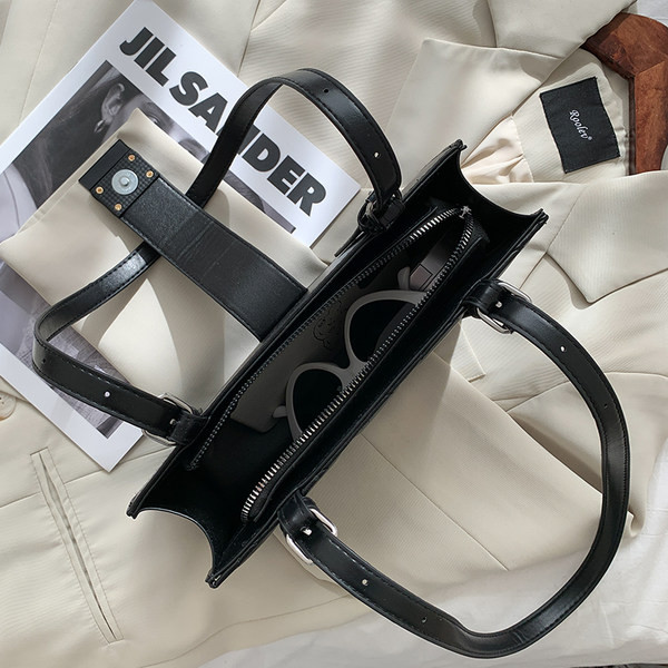 Sieviešu ādas soma ar reljefu ādu un diviem rokturiem