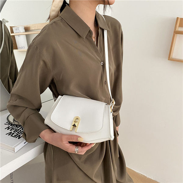 Sieviešu soma ar plānu garu rokturi