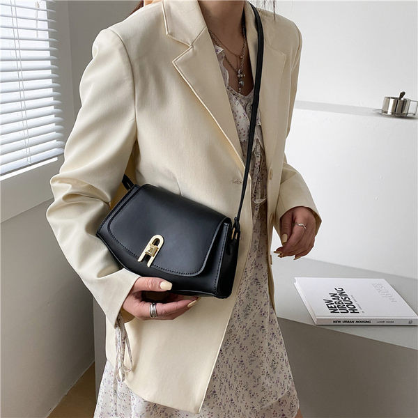 Sieviešu soma ar plānu garu rokturi