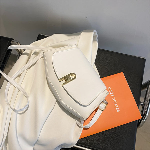 Sieviešu soma ar plānu garu rokturi