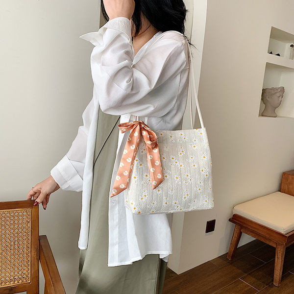 Casual γυναικεία τσάντα με κορδέλα και μοτίβα λουλουδιών