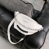 Sieviešu plecu soma ar metāla apdari un pērlēm no eko ādas