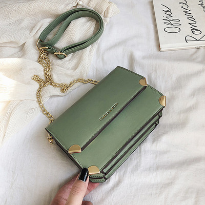 Γυναικεία έκο δερμάτινη τσάντα με μεταλλική λαβή