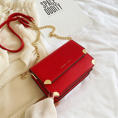 Γυναικεία έκο δερμάτινη τσάντα με μεταλλική λαβή