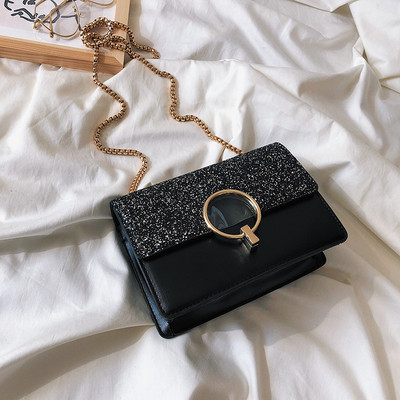 Μοντέρνα γυναικεία τσάντα με μεταλλική λαβή