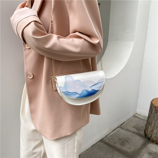 Γυναικεία έκο δερμάτινη τσάντα με μακριά μεταλλική αλυσίδα