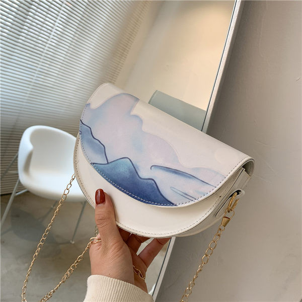 Γυναικεία έκο δερμάτινη τσάντα με μακριά μεταλλική αλυσίδα