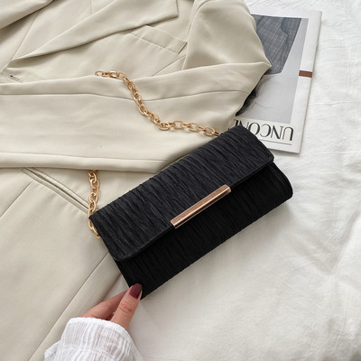 Jauna modeļa sieviešu soma ar metāla apdari un ķēdīti