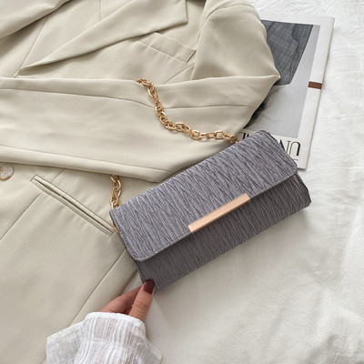 Jauna modeļa sieviešu soma ar metāla apdari un ķēdīti