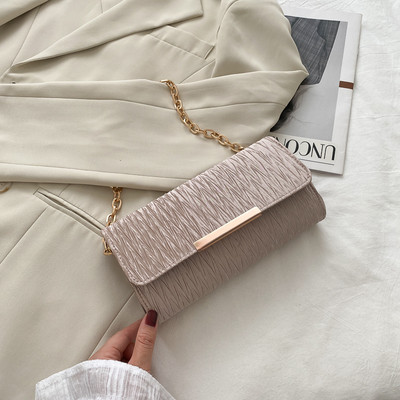 Jauna modeļa sieviešu soma ar metāla apdari un ķēdīti