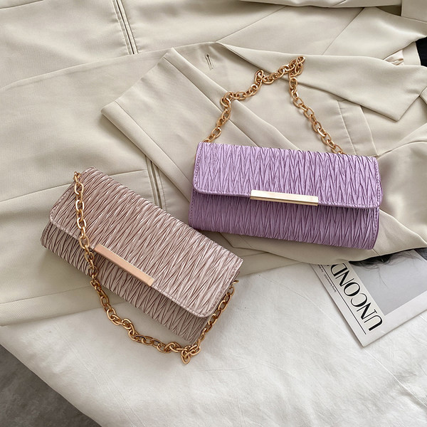 Jauna modeļa sieviešu soma ar metāla apdari un ķēdīti