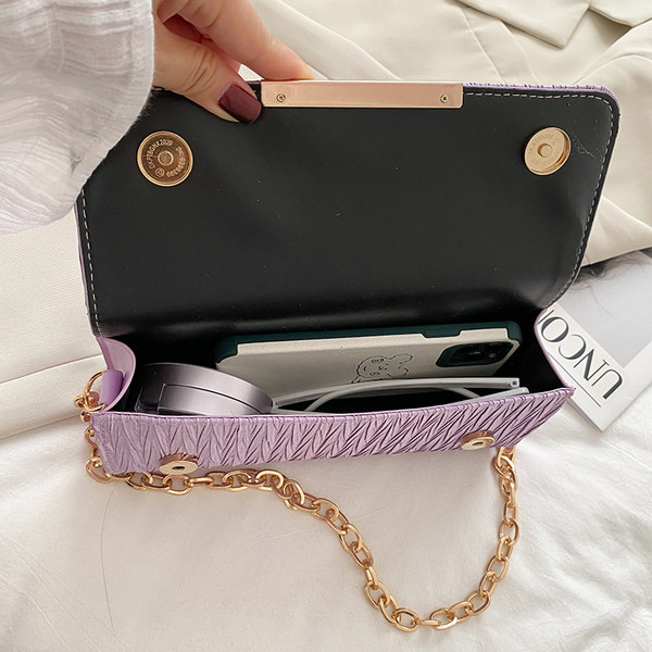 Jauna modeļa sieviešu soma ar metāla apdari un ķēdīti