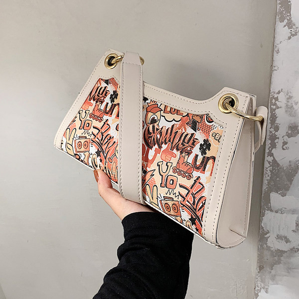 Moderna sieviešu soma ar krāsainu apdruku