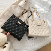 Geanta de dama eleganta cu piele gofrata si maner metalic