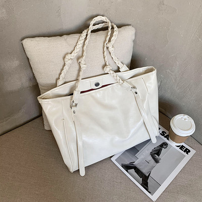 Γυναικεία τσάντα από έκο δέρμα  με κοντές λαβές