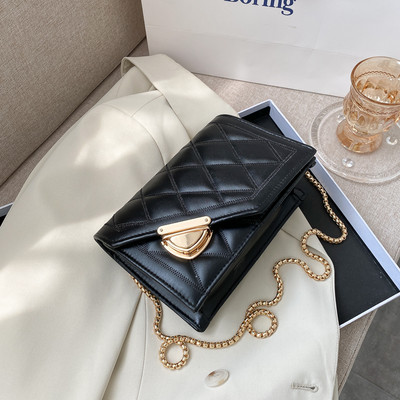 Γυναικεία μοντέρνα τσάντα με αλυσίδα σε τέσσερα χρώματα