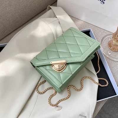 Γυναικεία μοντέρνα τσάντα με αλυσίδα σε τέσσερα χρώματα