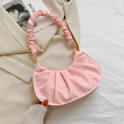 Moteriška odinė rankinė su trumpa rankena ant peties