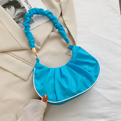 Moteriška odinė rankinė su trumpa rankena ant peties