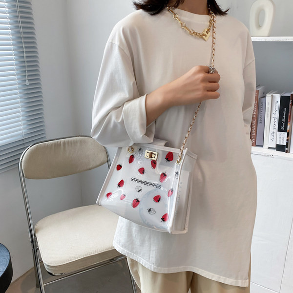 Γυναικεία τσάντα με απλικέ και μεταλλική αλυσίδα - δύο μοντέλα