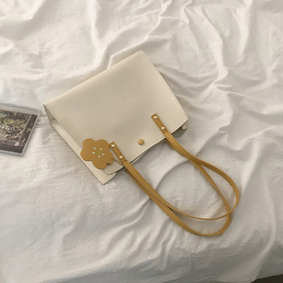 Γυναικεία τσάντα ώμου καθημερινή με κουμπιά