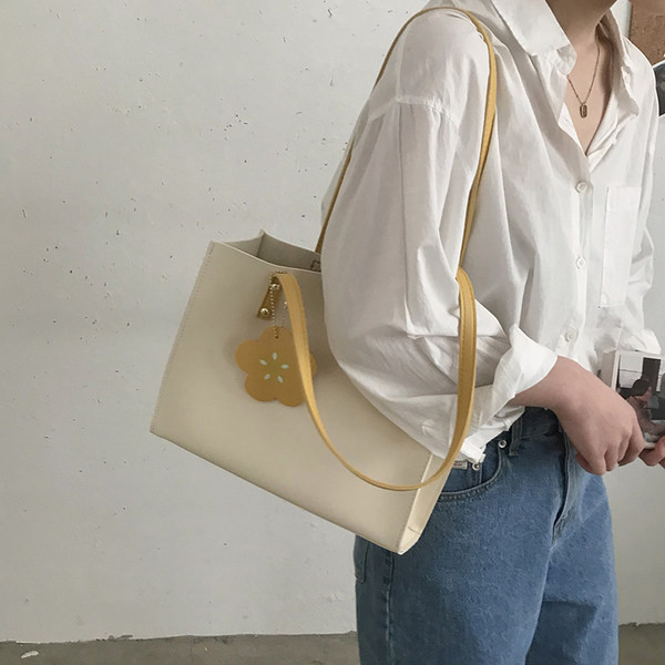 Γυναικεία τσάντα ώμου καθημερινή με κουμπιά