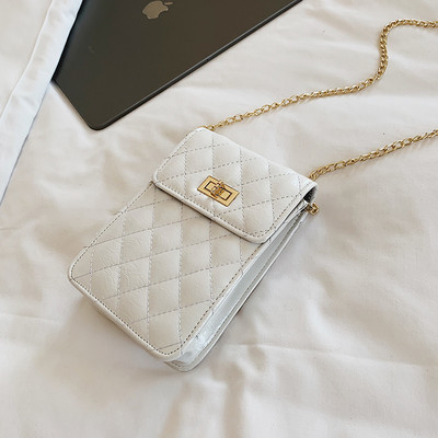 Γυναικεία τσάντα με μεταλλικό κούμπωμα και αλυσίδα σε τέσσερα χρώματα