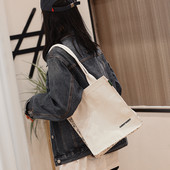 Γυναικεία καθημερινή τσάντα με επιγραφή και φερμουάρ